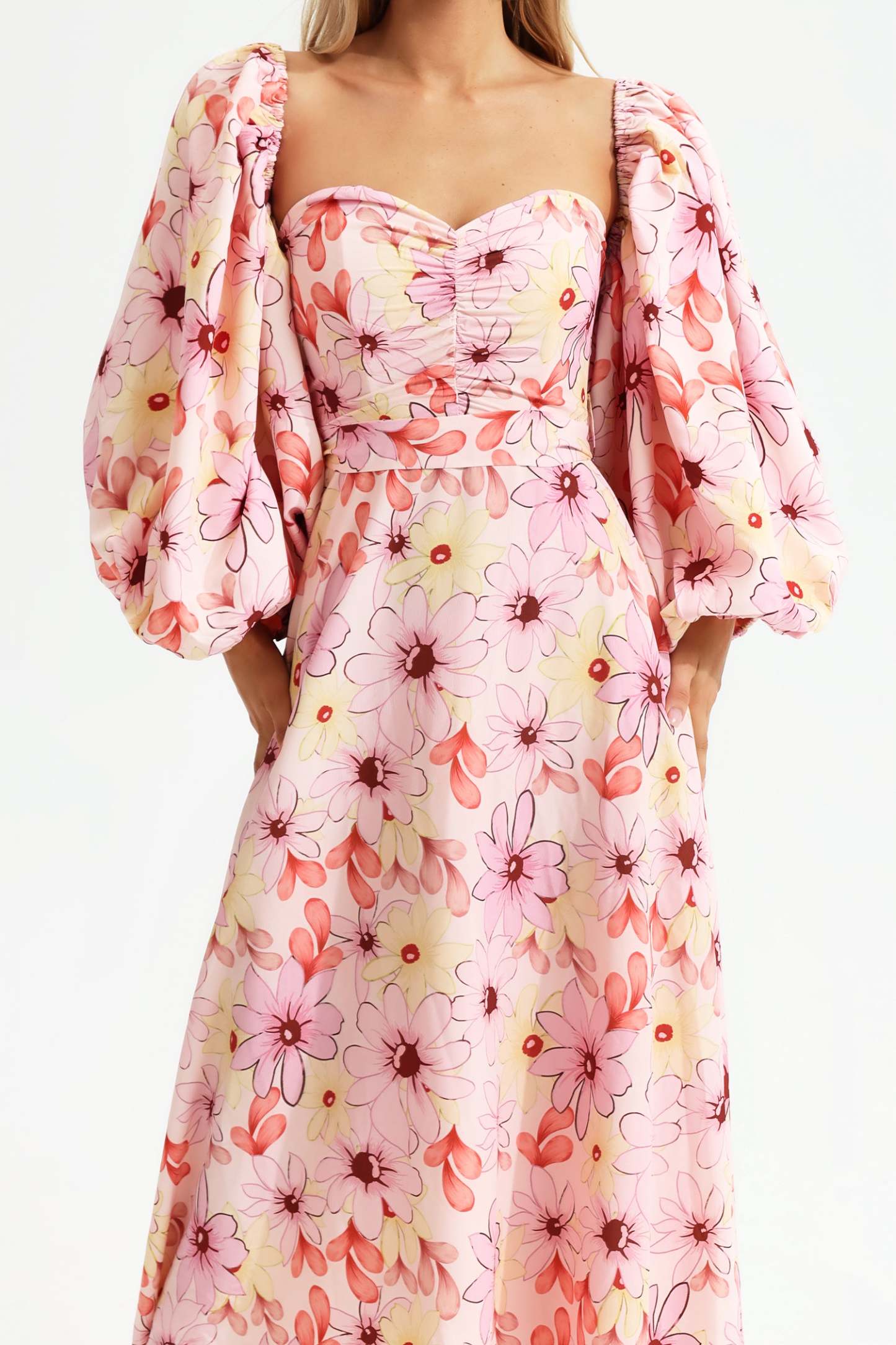 Çiçek Desenli Kare Yaka Sırt Dekolteli Maxi Elbise