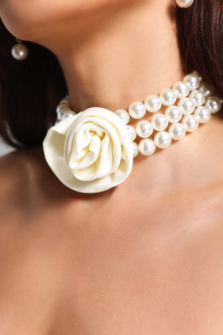 İncili Lale Çiçekli Choker Kolye