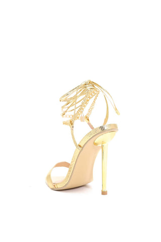 Altın Renkli Zincir Bağcıklı Stiletto Sandalet