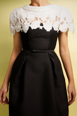 Gisele Kısa Kollu Çiçek İşlemeli Midi Elbise