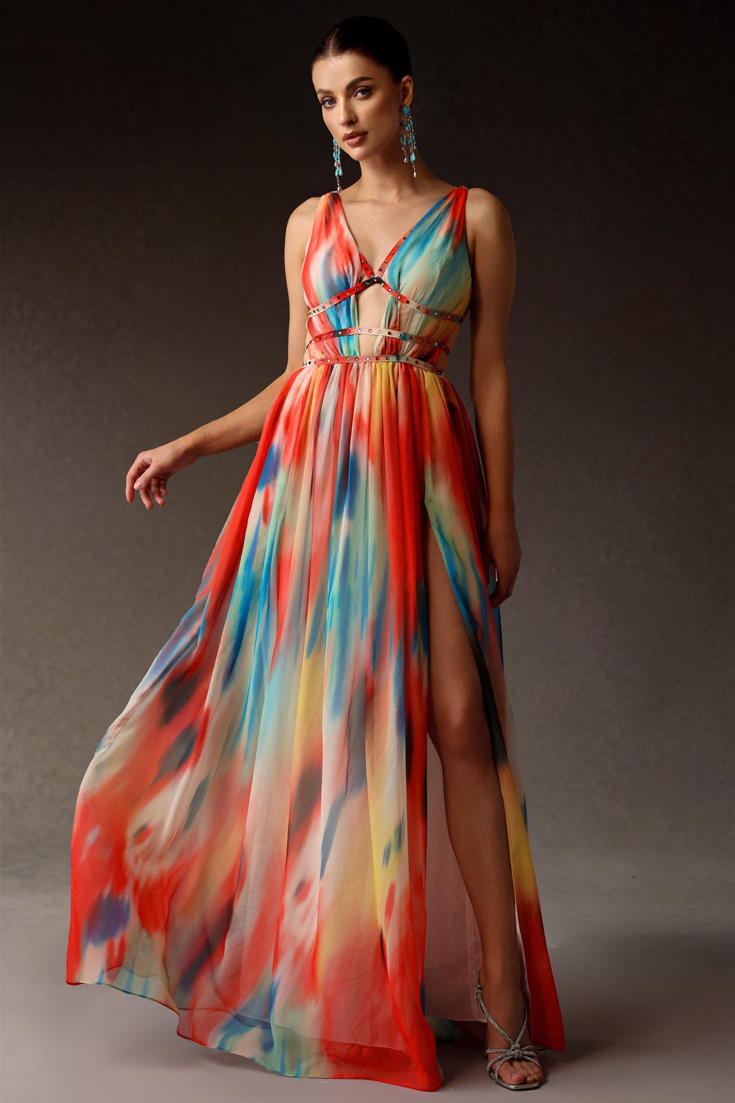 V Yaka Taş Detaylı Kolsuz Uzun Elbise