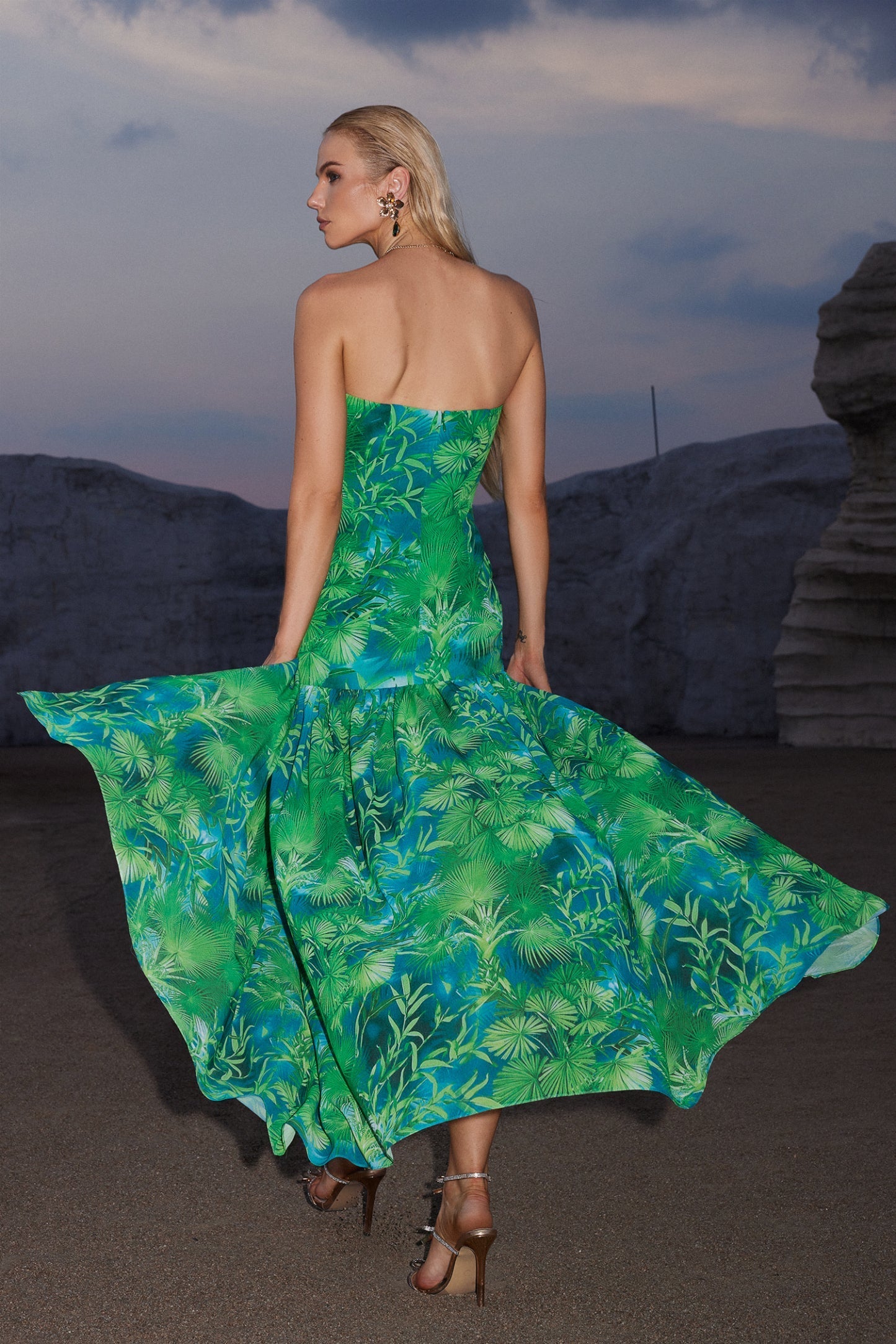 Emilee Yaprak Desenli Pileli Maxi Elbise