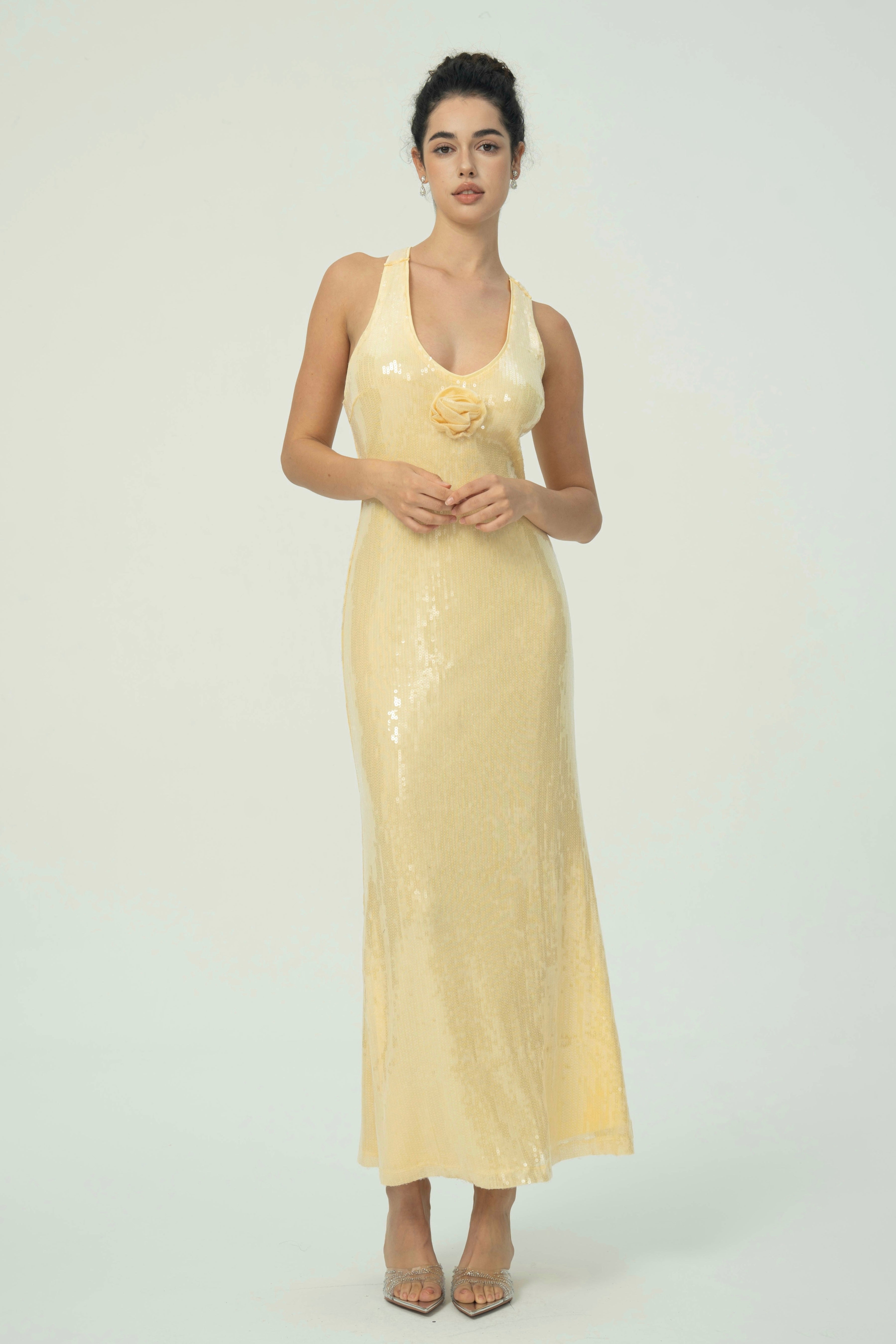 Çiçek Detaylı Göz Alıcı Siyah Pullu Maksi Elbise