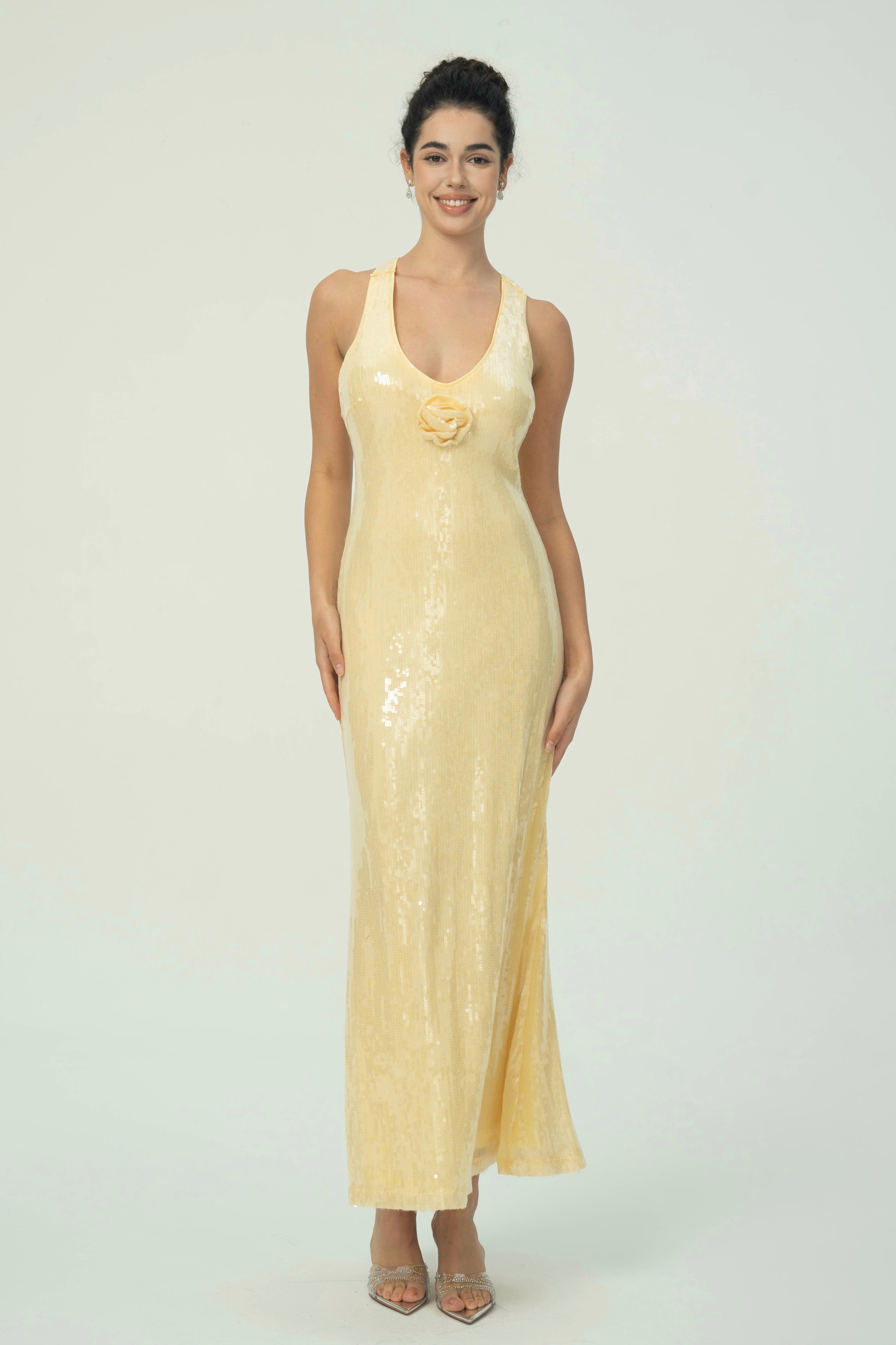 Çiçek Detaylı Göz Alıcı Siyah Pullu Maksi Elbise