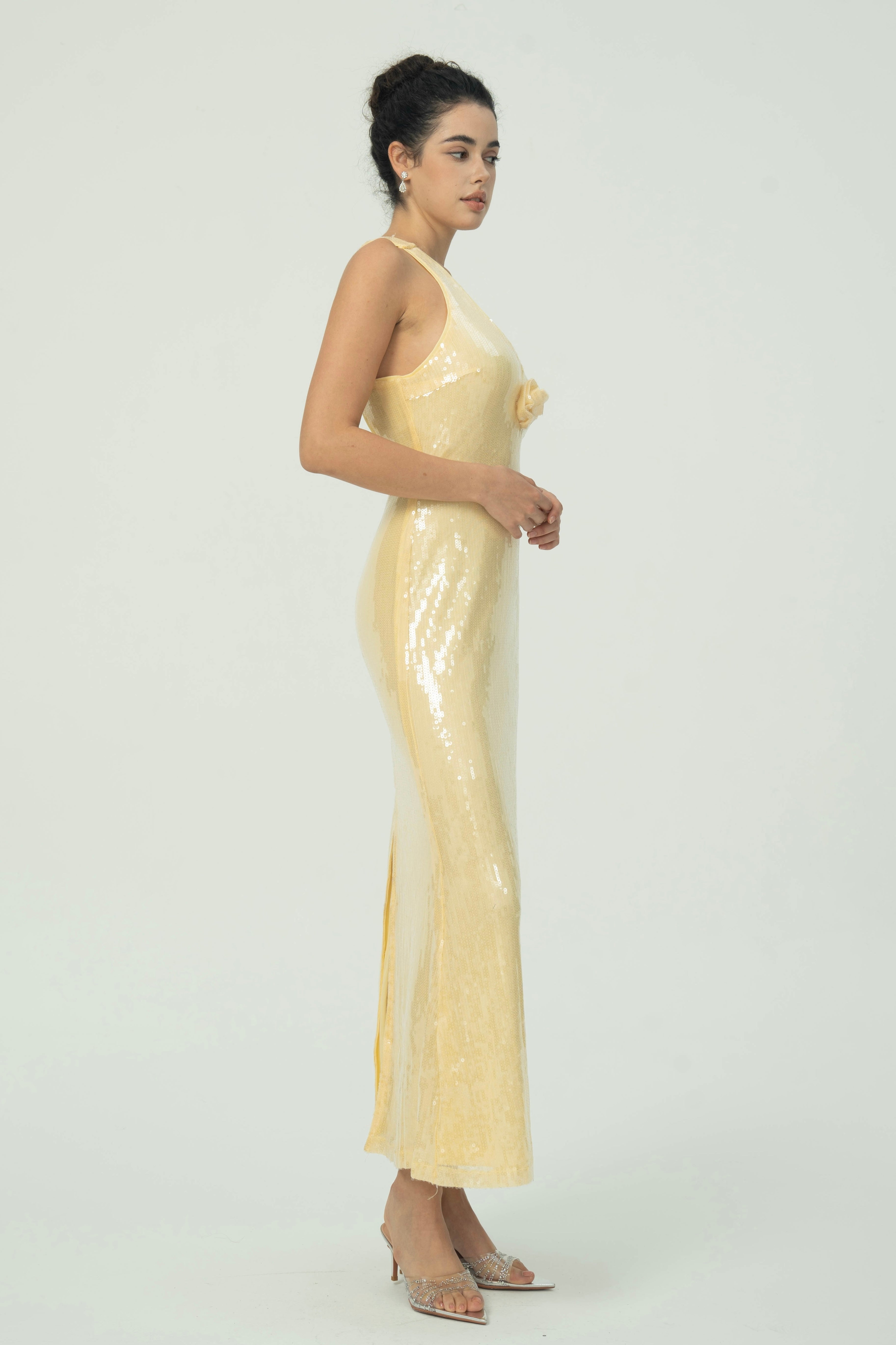 Çiçek Detaylı Göz Alıcı Siyah Pullu Maksi Elbise