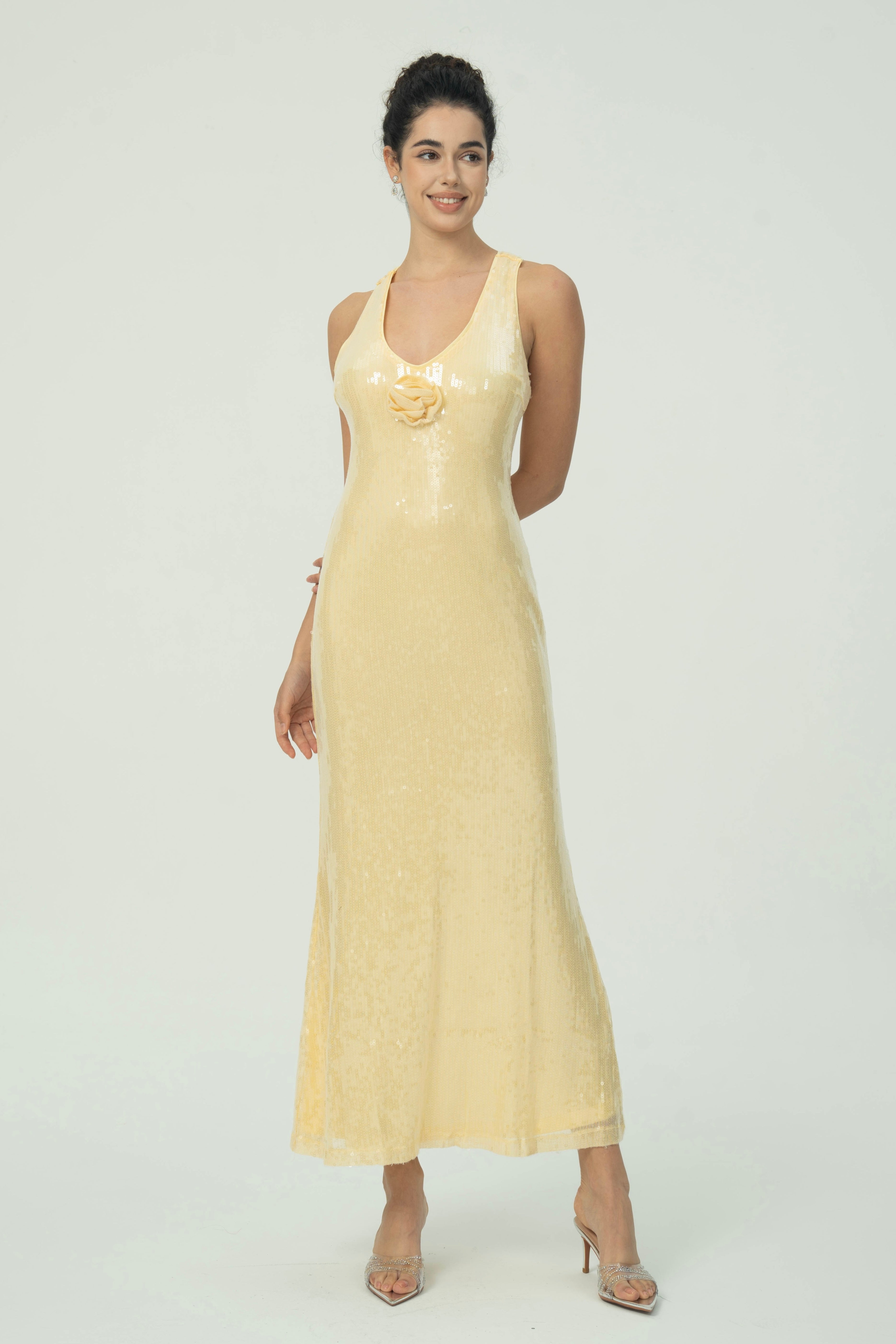 Çiçek Detaylı Göz Alıcı Siyah Pullu Maksi Elbise