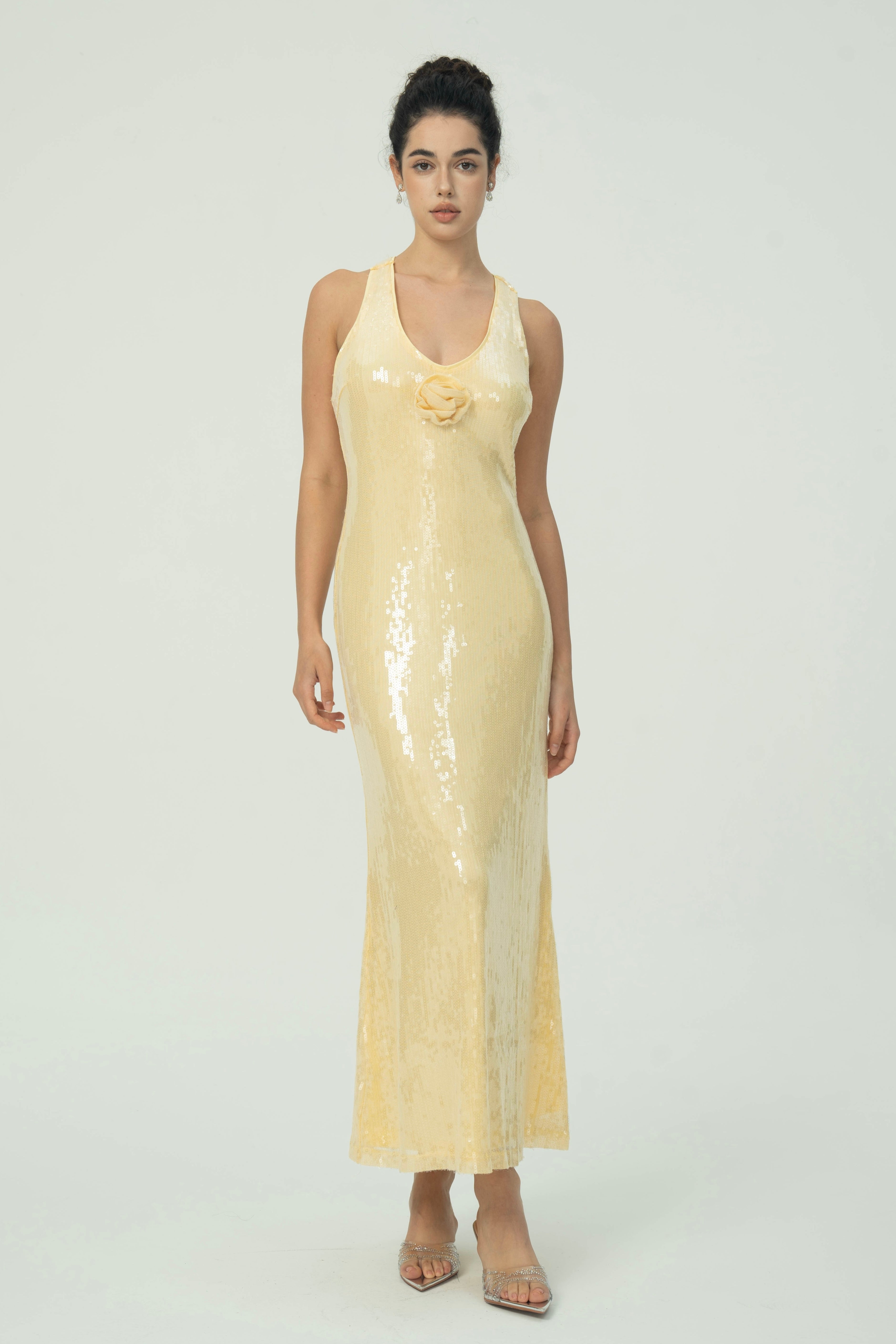 Çiçek Detaylı Göz Alıcı Siyah Pullu Maksi Elbise