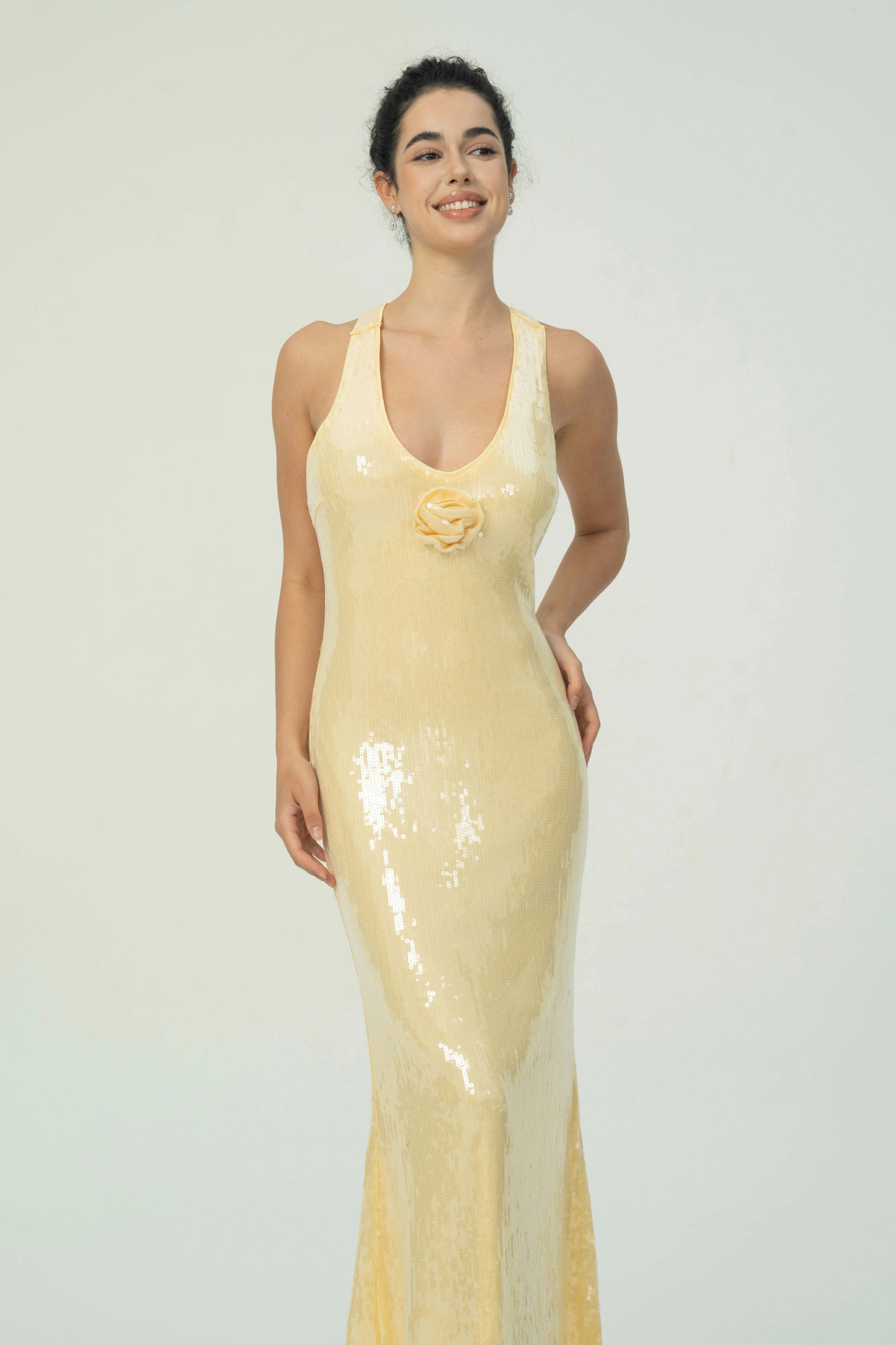 Çiçek Detaylı Göz Alıcı Siyah Pullu Maksi Elbise