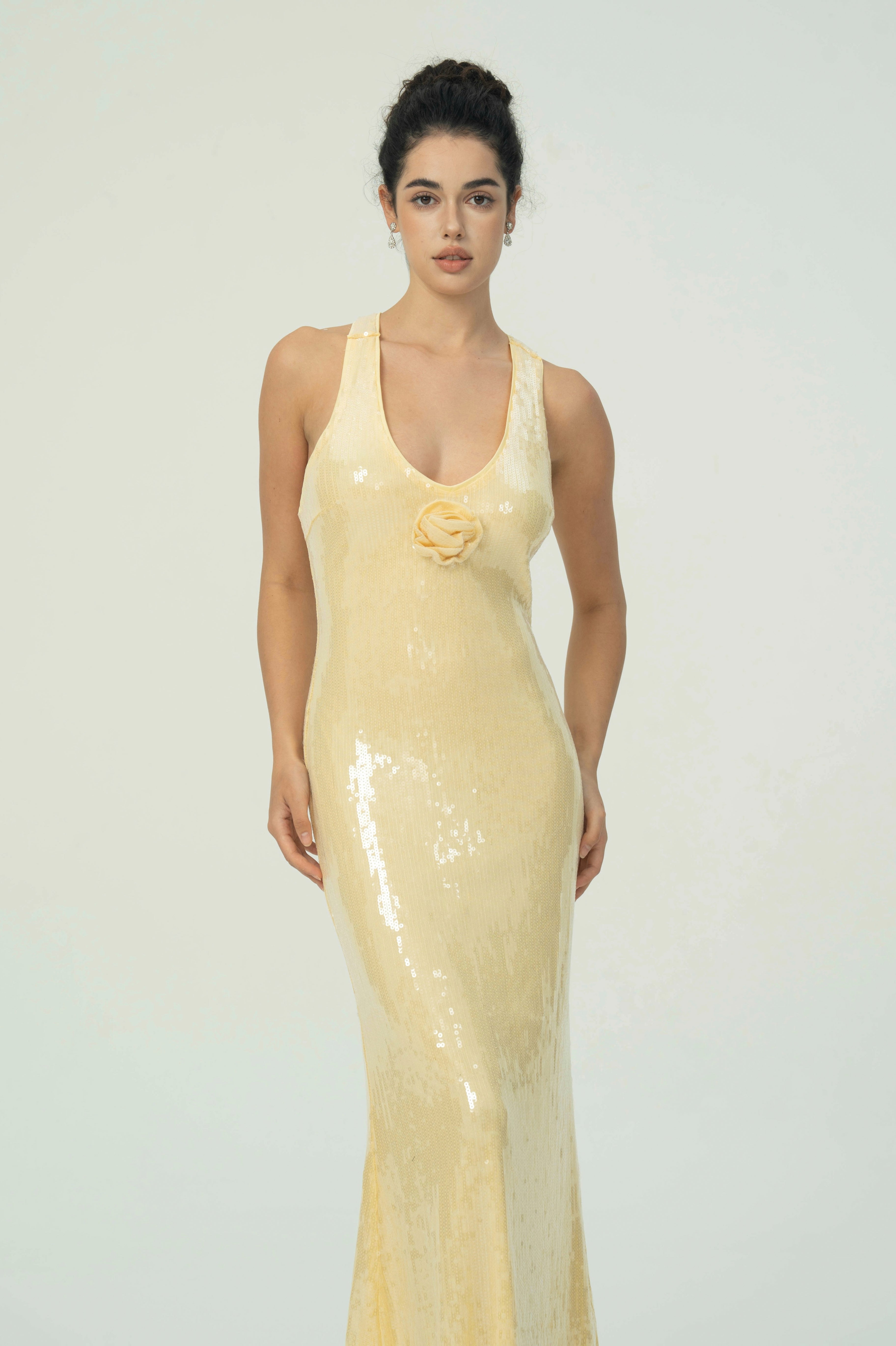 Çiçek Detaylı Göz Alıcı Siyah Pullu Maksi Elbise