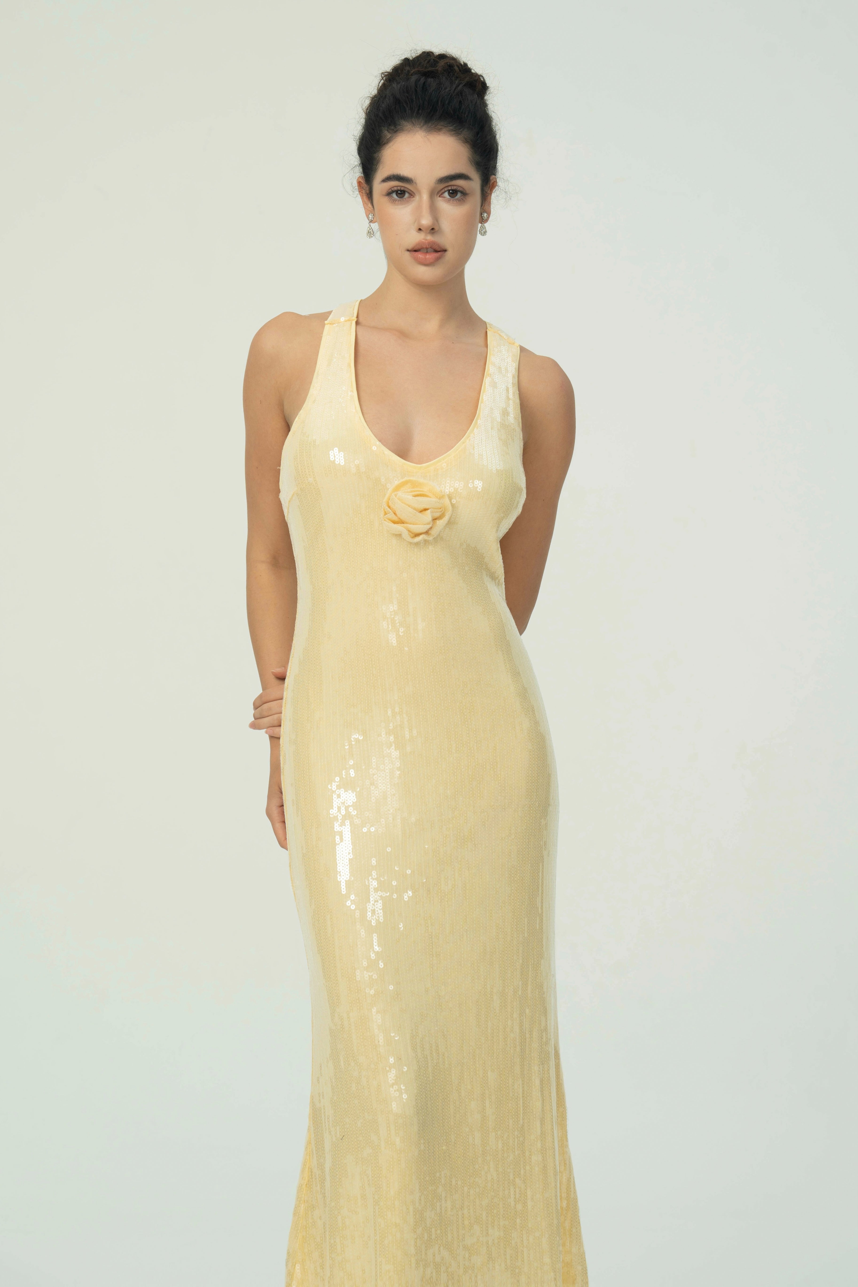 Çiçek Detaylı Göz Alıcı Siyah Pullu Maksi Elbise