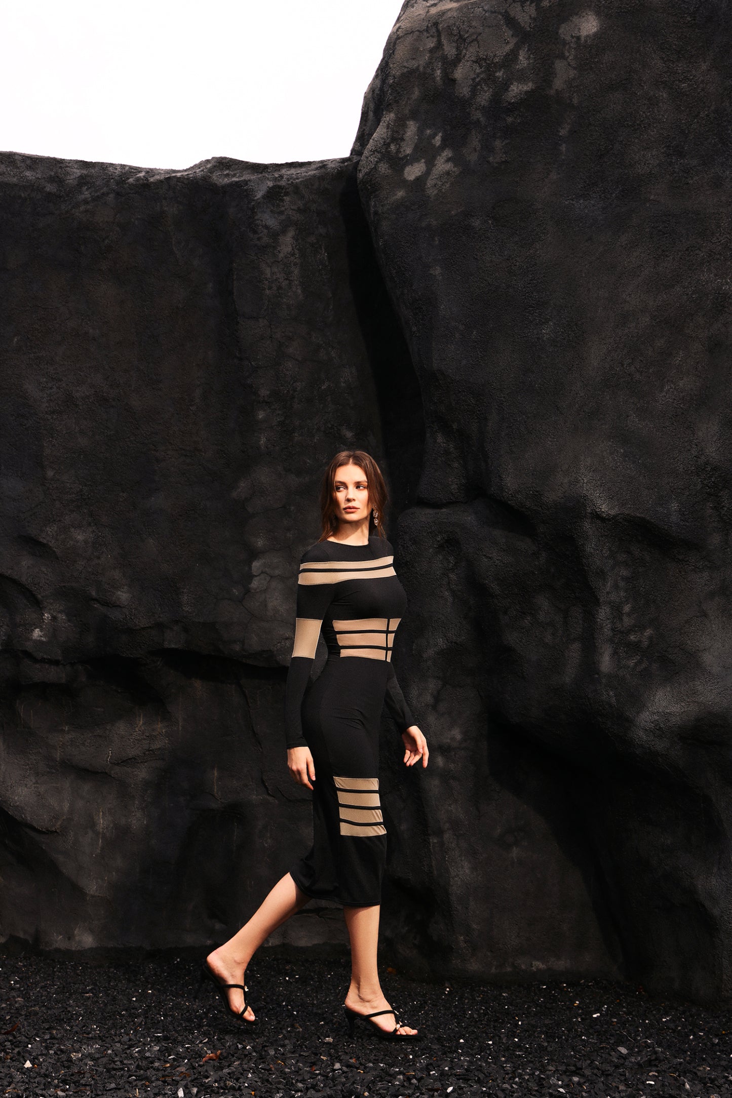 Uzun Kollu Ağ Detaylı Bandaj Midi Elbise