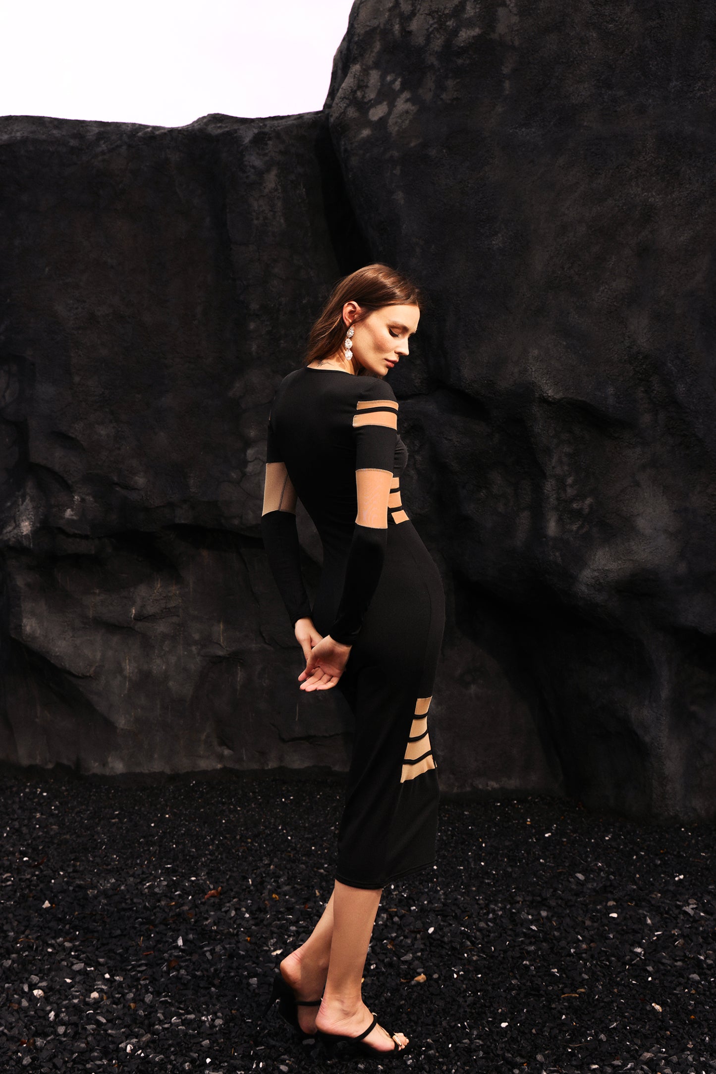 Uzun Kollu Ağ Detaylı Bandaj Midi Elbise