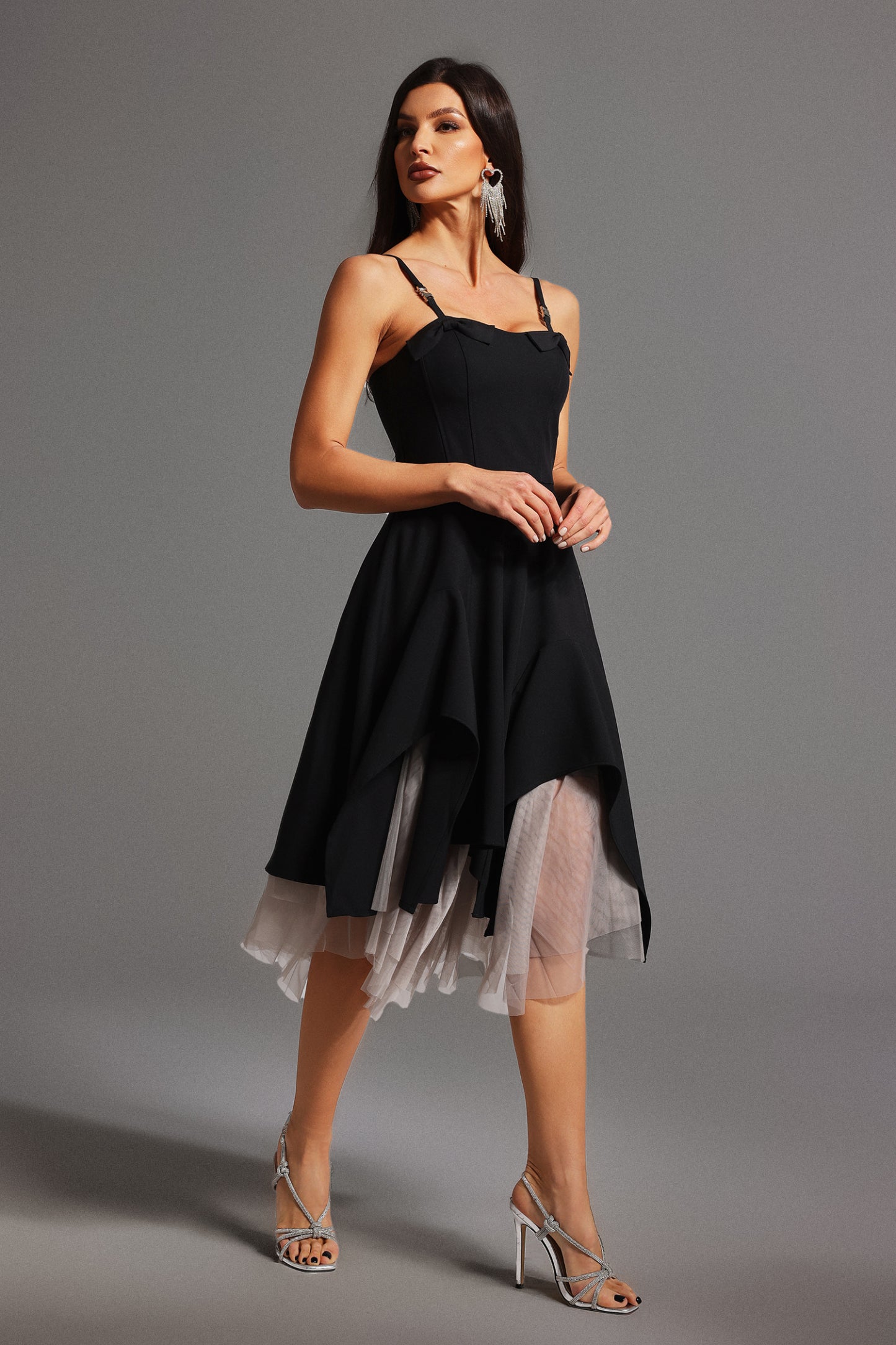 Bağcıklı Volanlı Kolsuz Mini Elbise