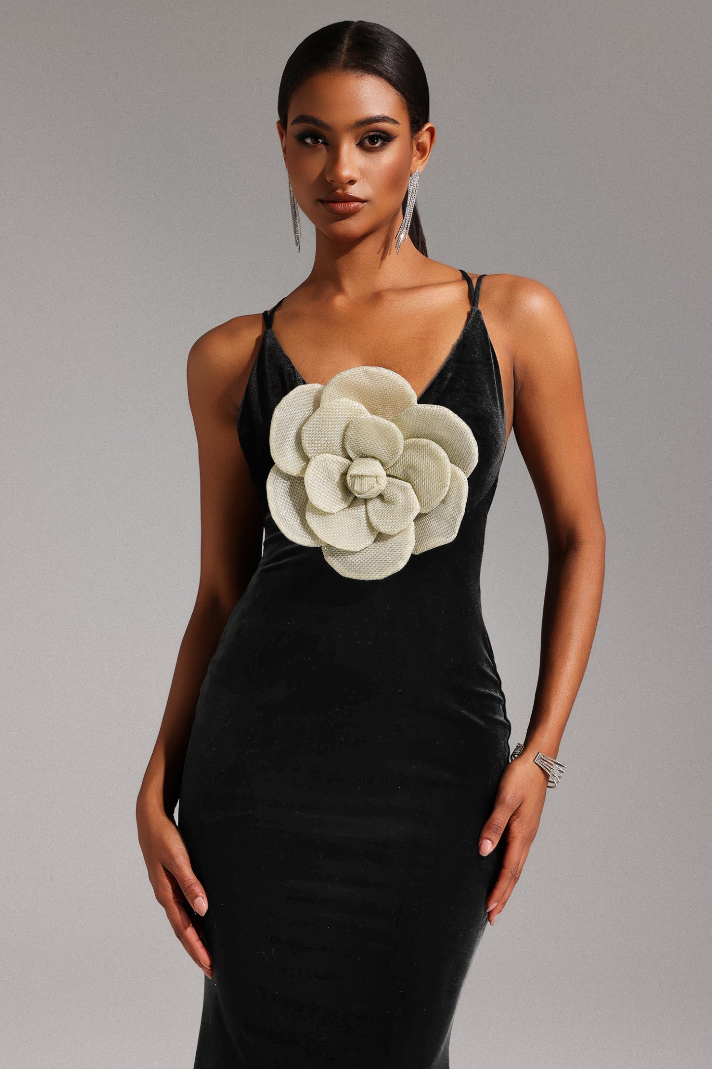 Taliyah Kadife V Yaka Çiçekli Sırt Dekolteli Maxi Elbise