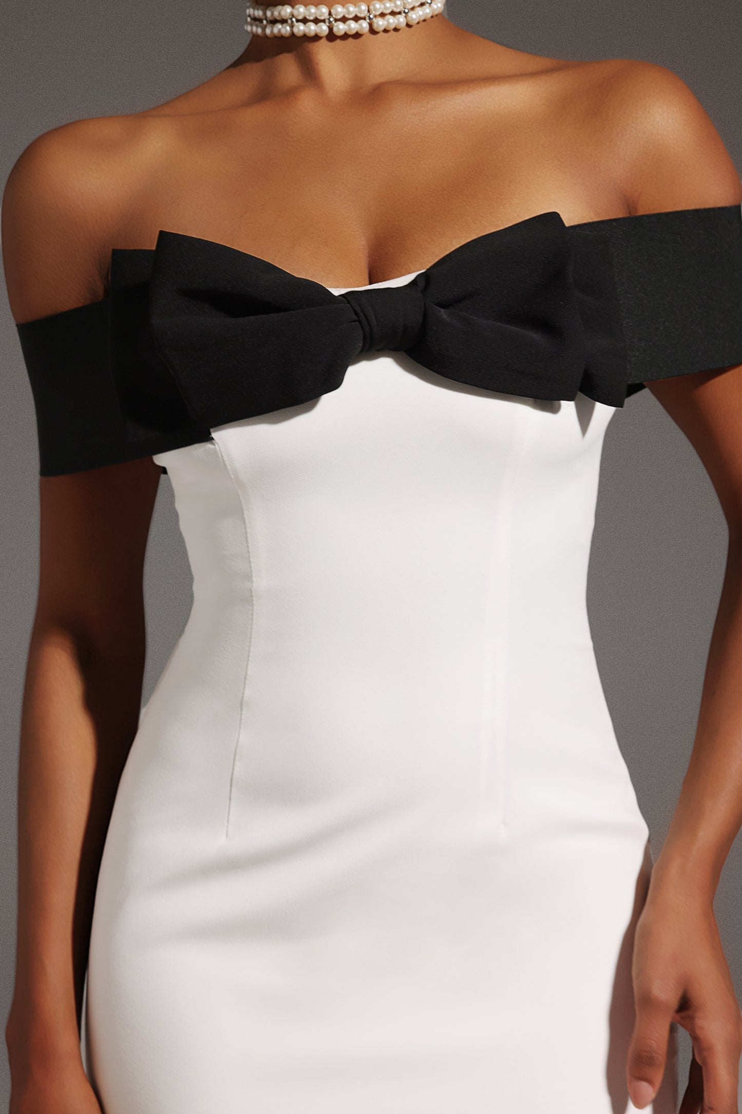 Devere Omzu Açık Mini Elbise Fiyanlı