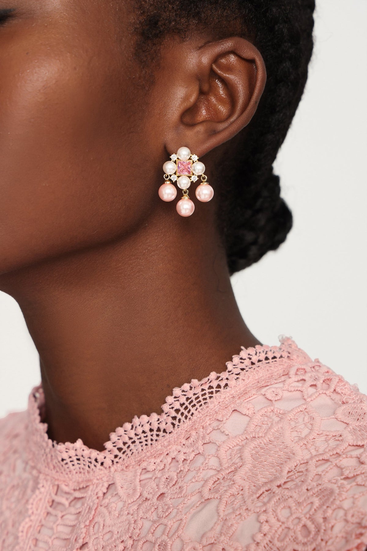 Villy İnci ve Taş Detaylı Küpeler