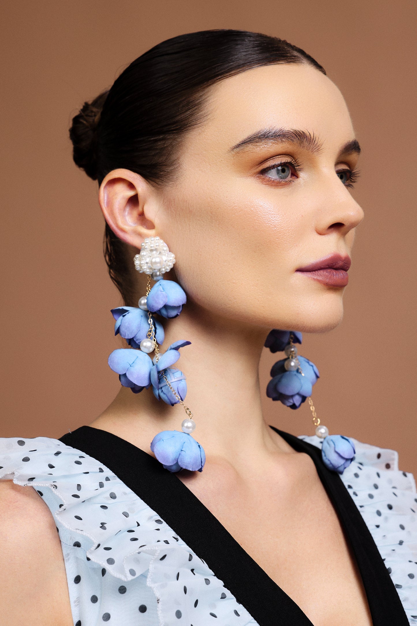 Delisy Çiçek ve İnci Püsküllü Küpe