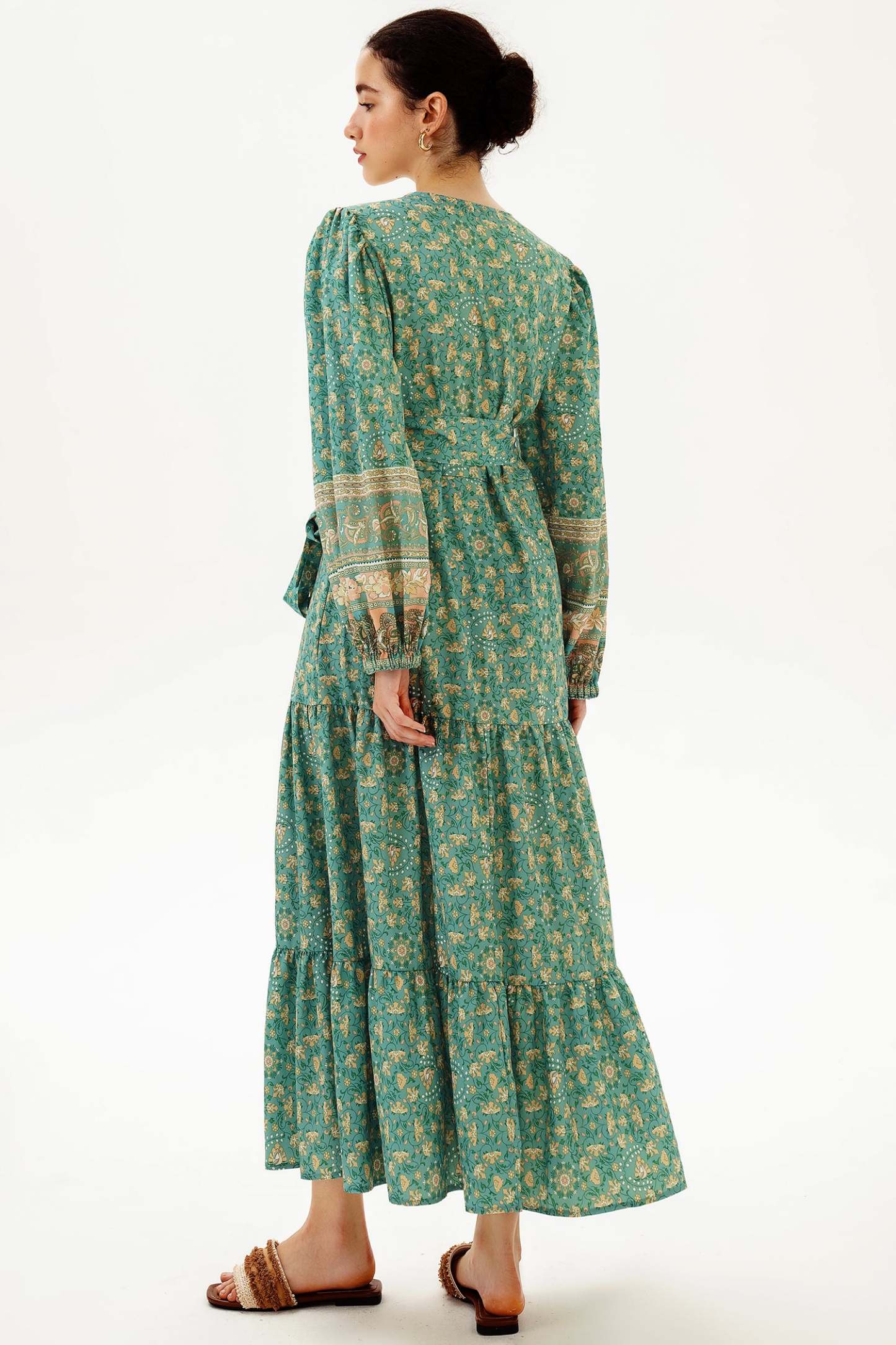 Volanlı V Yaka Çiçekli Uzun Elbise