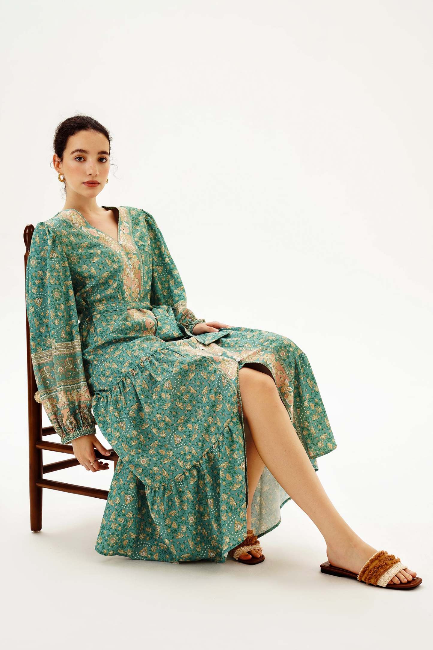 Volanlı V Yaka Çiçekli Uzun Elbise