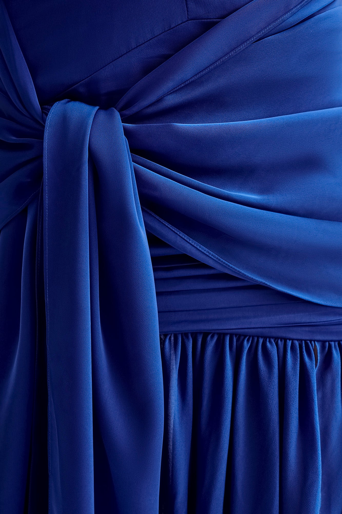 Graziana Saten Şifon Dekolteli Maxi Elbise - Kobalt Mavisi