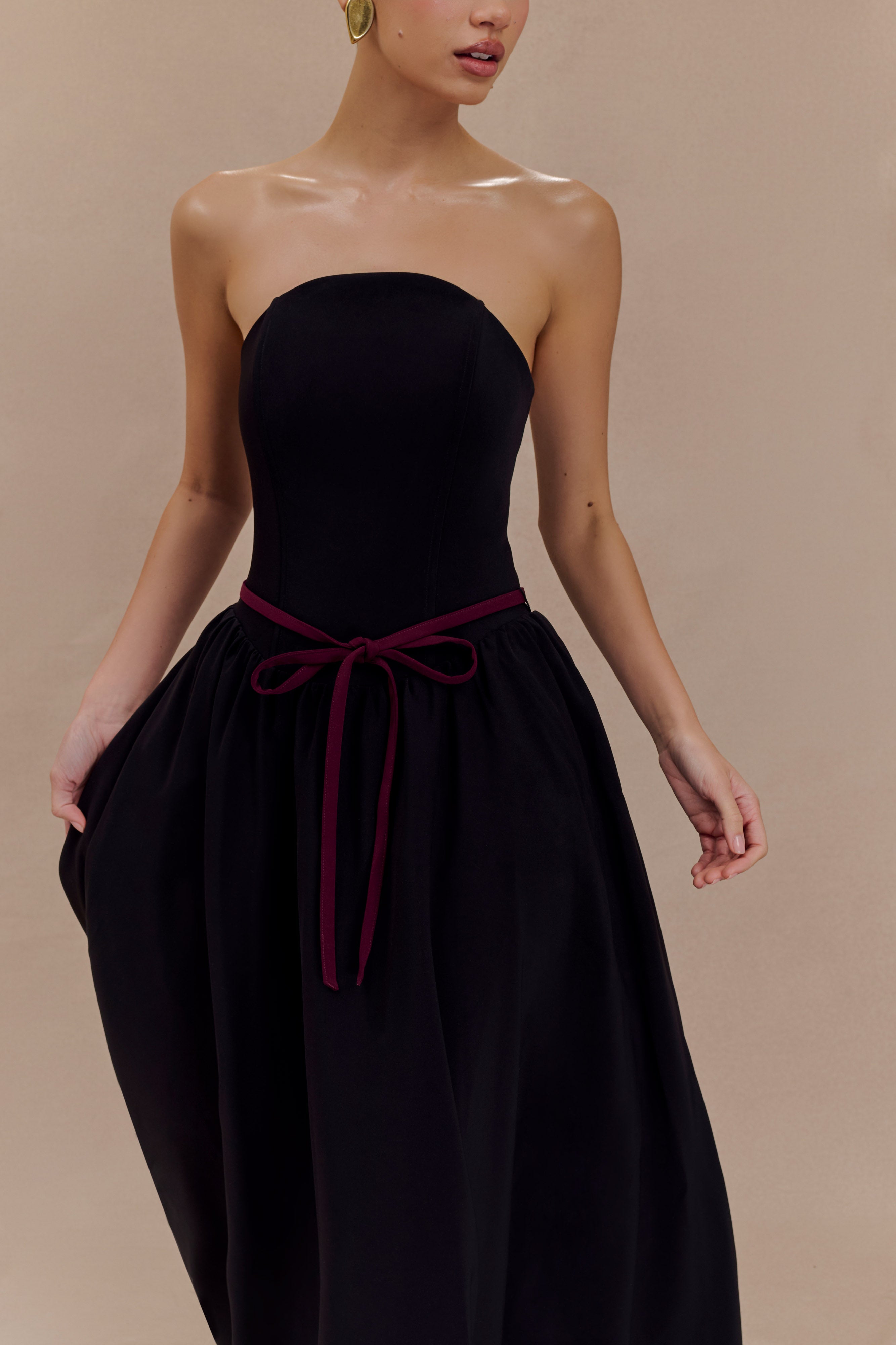 Penny Straplez Kontrast Midi Elbise - Siyah Beyaz