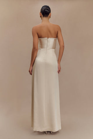 Larissa Dantelli Yapraklı Saten Maxi Elbise - Allık Altın