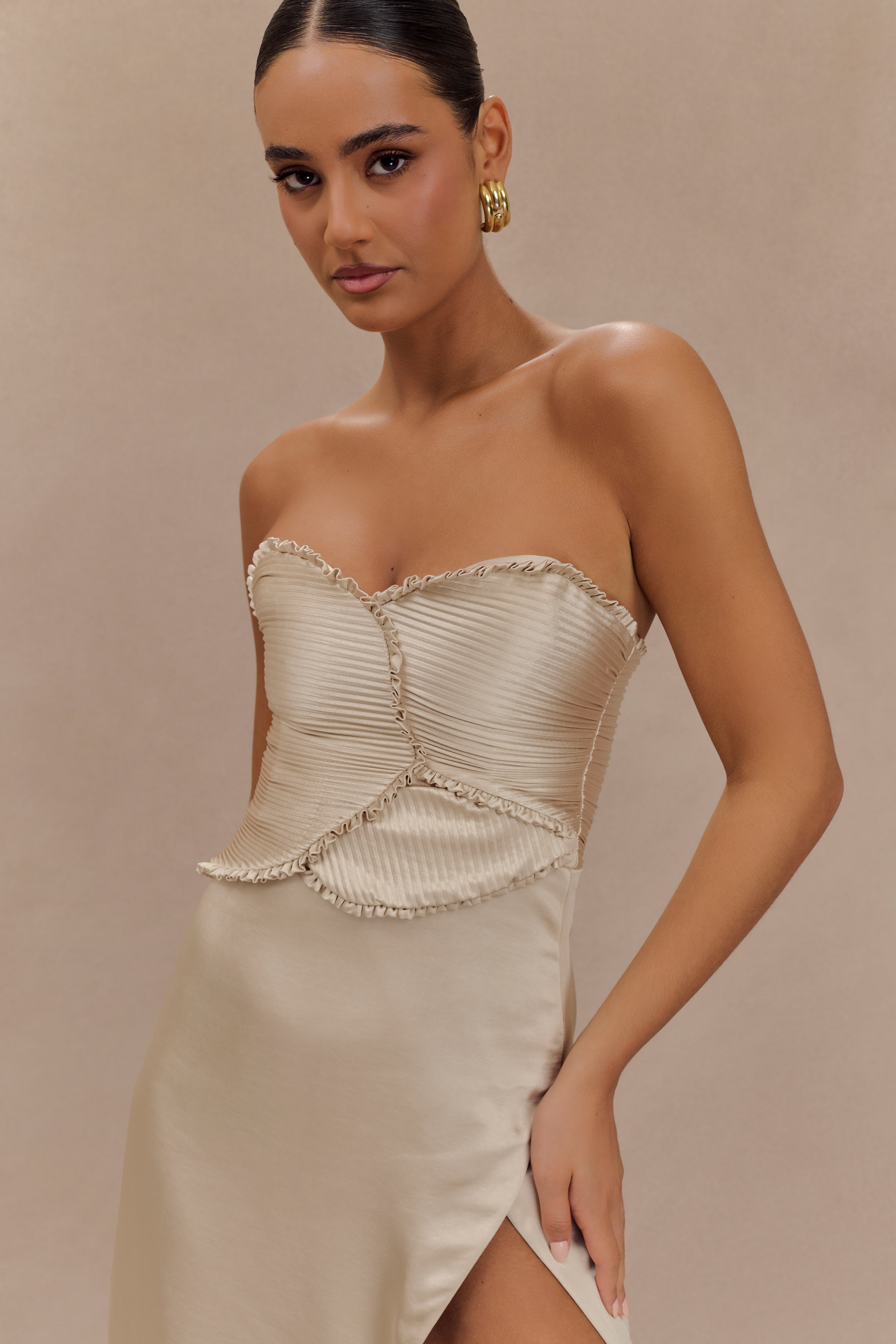 Larissa Dantelli Yapraklı Saten Maxi Elbise - Allık Altın