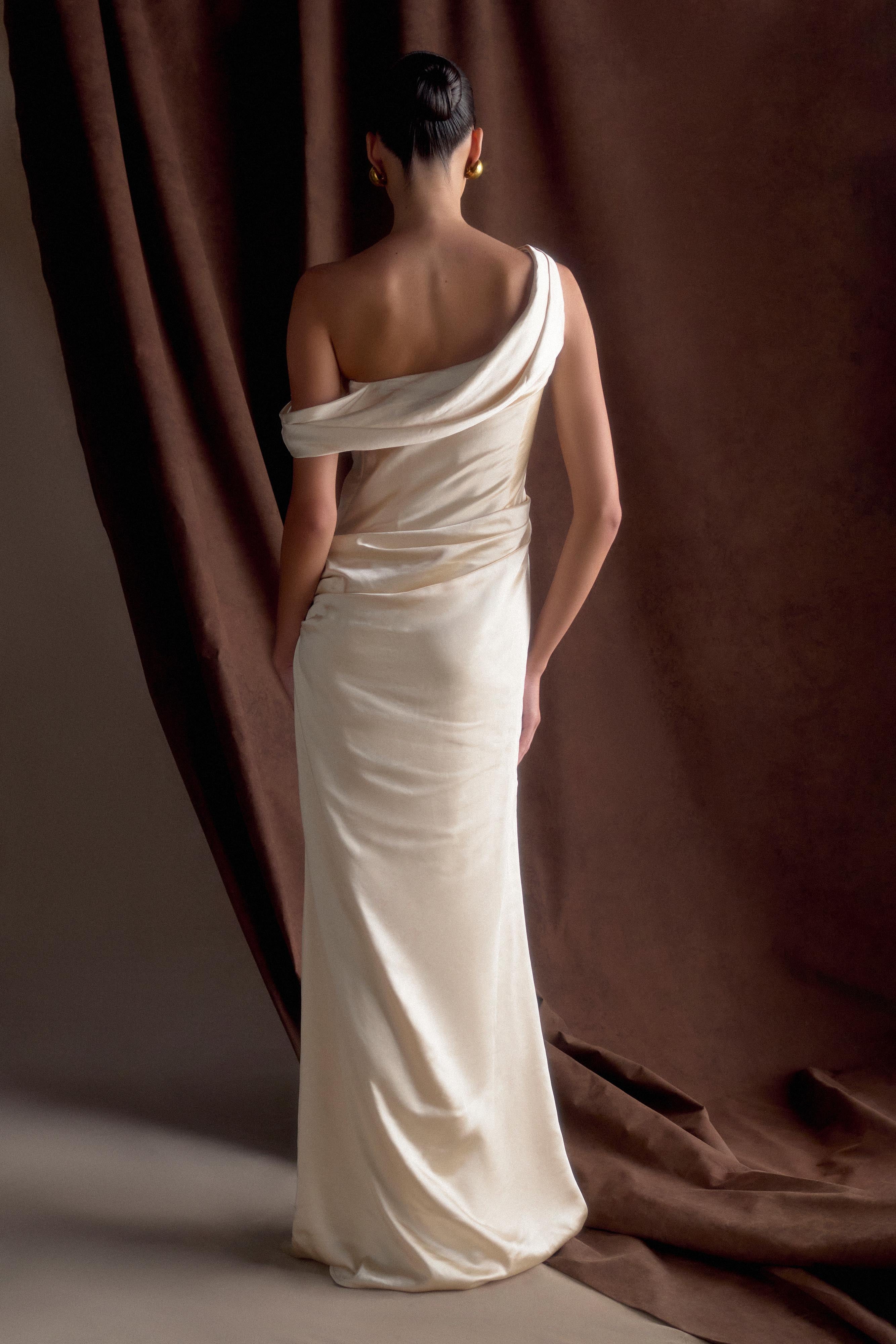 Dalia Düşük Omuzlu Saten Maxi Elbise - Allık Altın