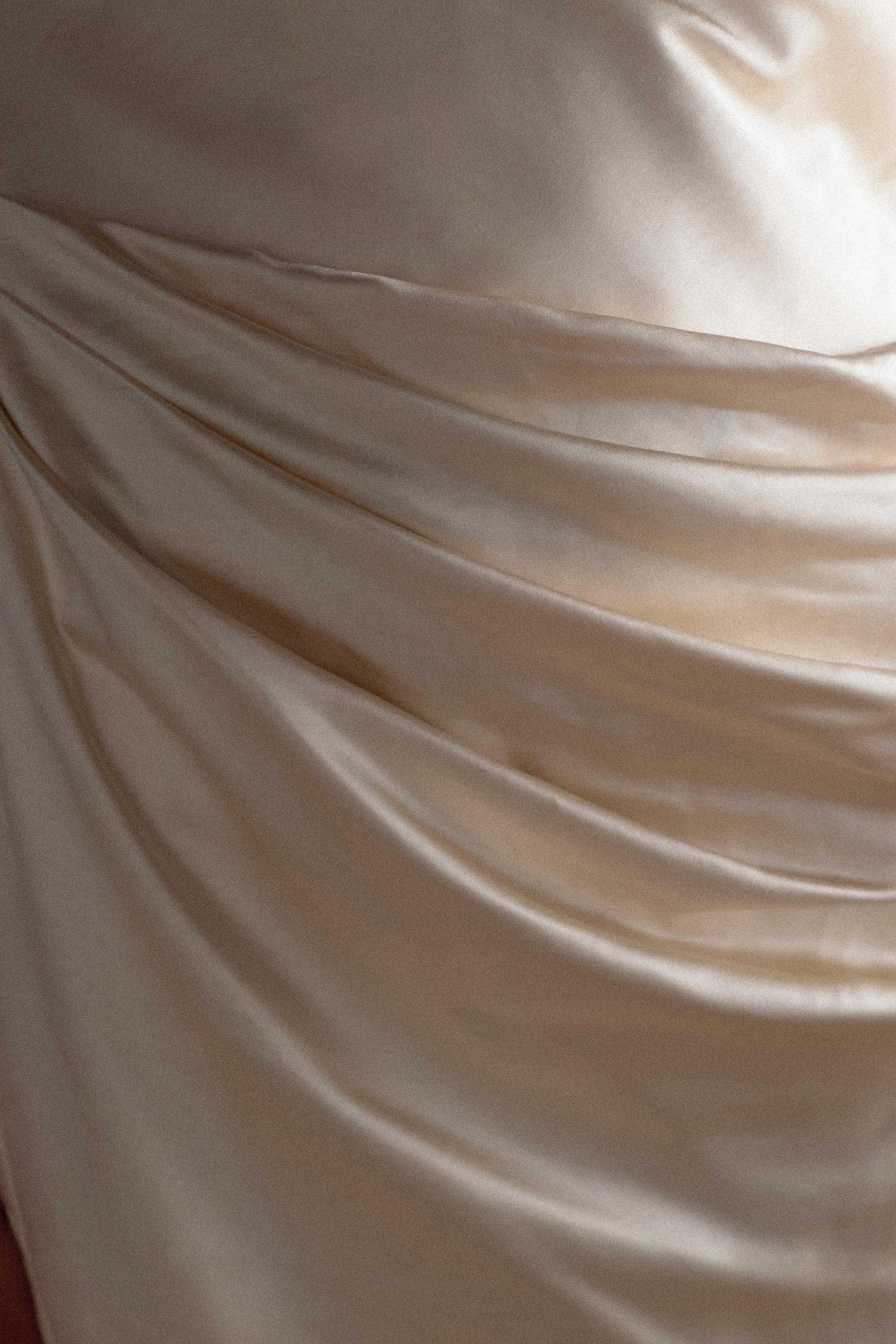 Dalia Düşük Omuzlu Saten Maxi Elbise - Allık Altın