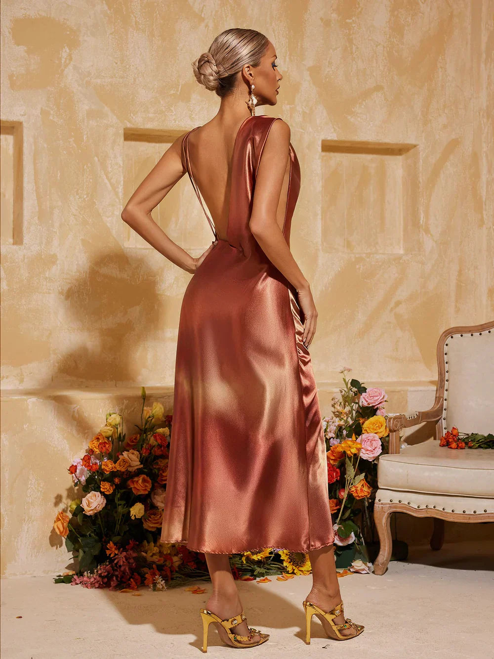 Violetta Kolsuz Kapşonlu Yaka Saten Midi Elbise