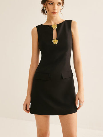 Altın Çiçek Broşlu Yırtmaçlı Kolsuz Elbise