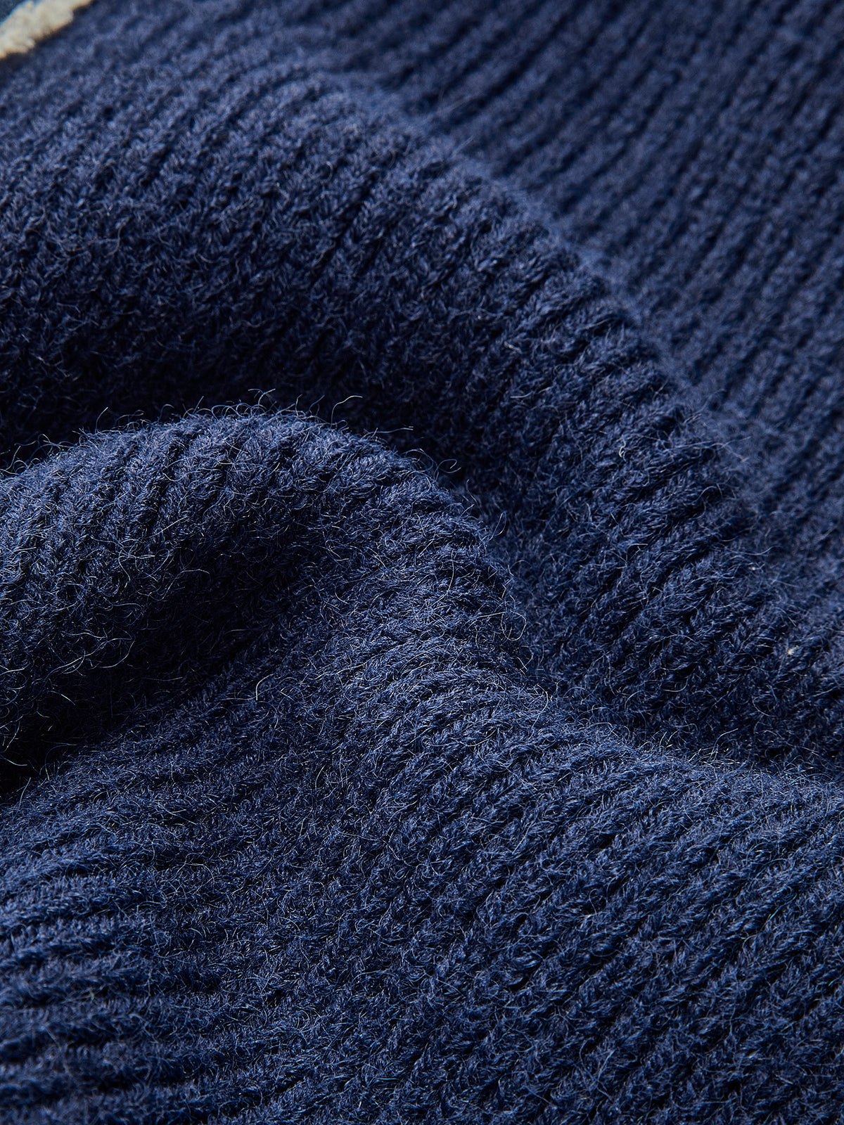 Pencere Yaka Esnek Düğmeli Triko Üst