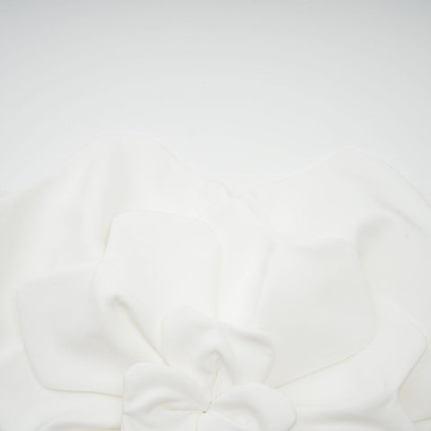 Flora Elegance Beyaz 3D Çiçek Detaylı Straplez Bluz
