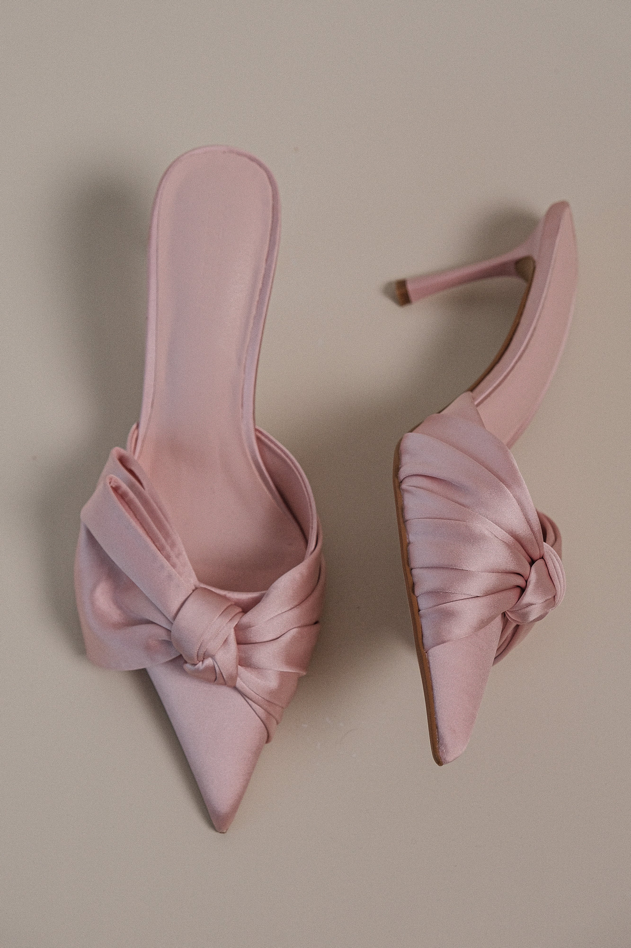 Elena Sivri Saten Fiyonklu Topuklu Ayakkabı - Pastel Pembe