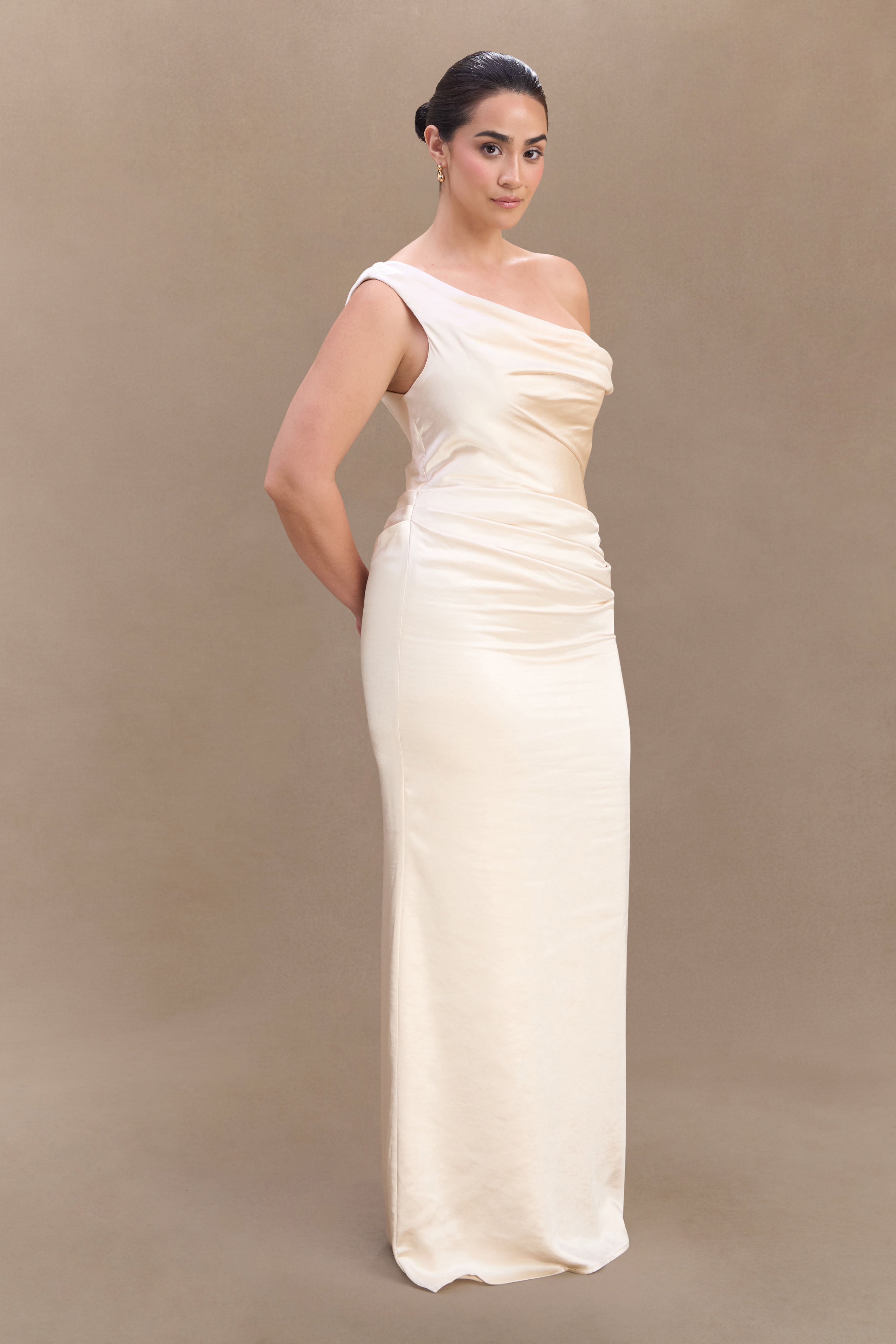 Dalia Düşük Omuzlu Saten Maxi Elbise - Allık Altın