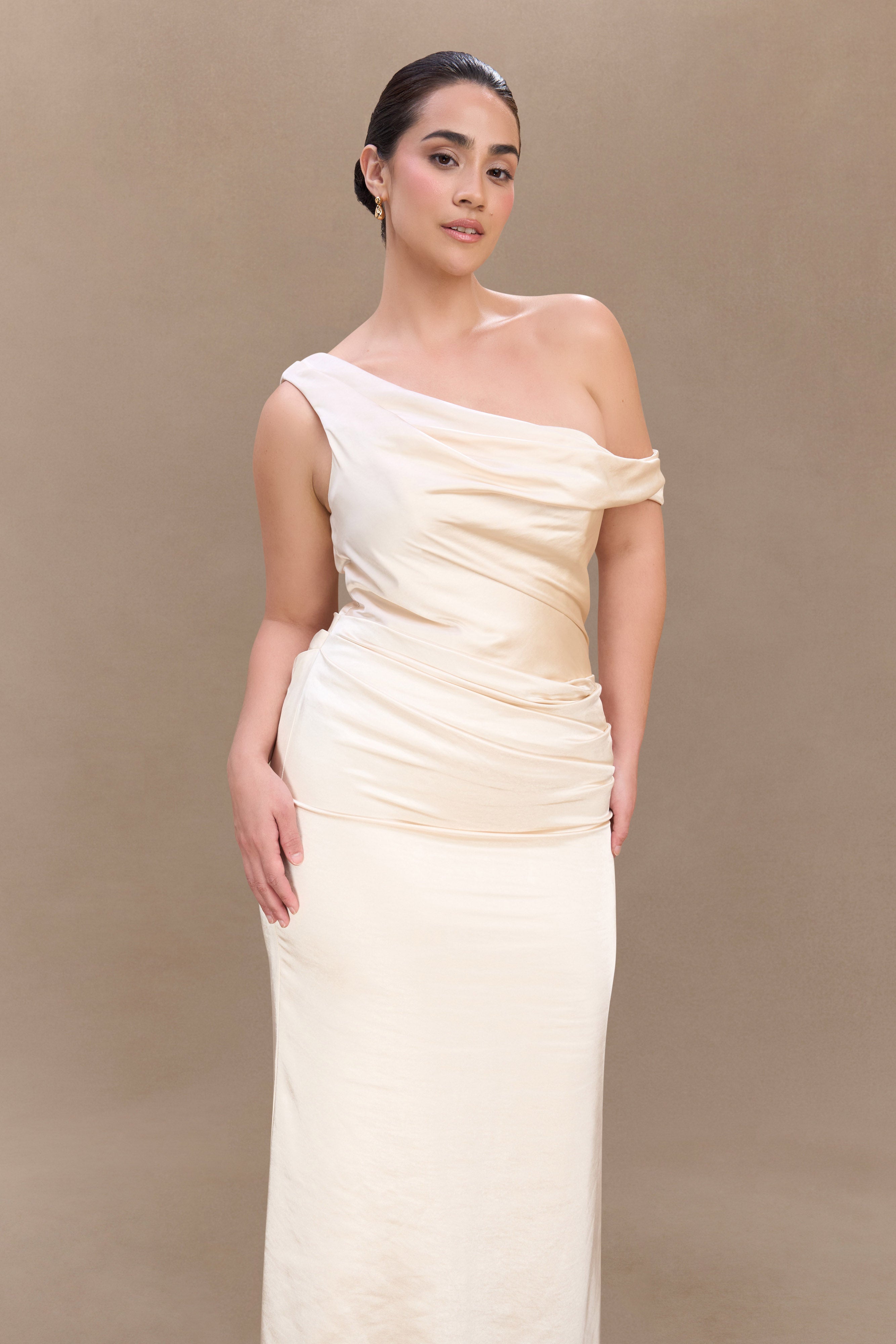 Dalia Düşük Omuzlu Saten Maxi Elbise - Allık Altın