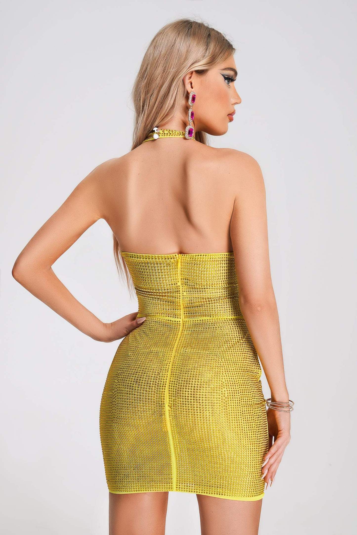 Sarı Renkli Halter Yaka Pullu Mini Elbise